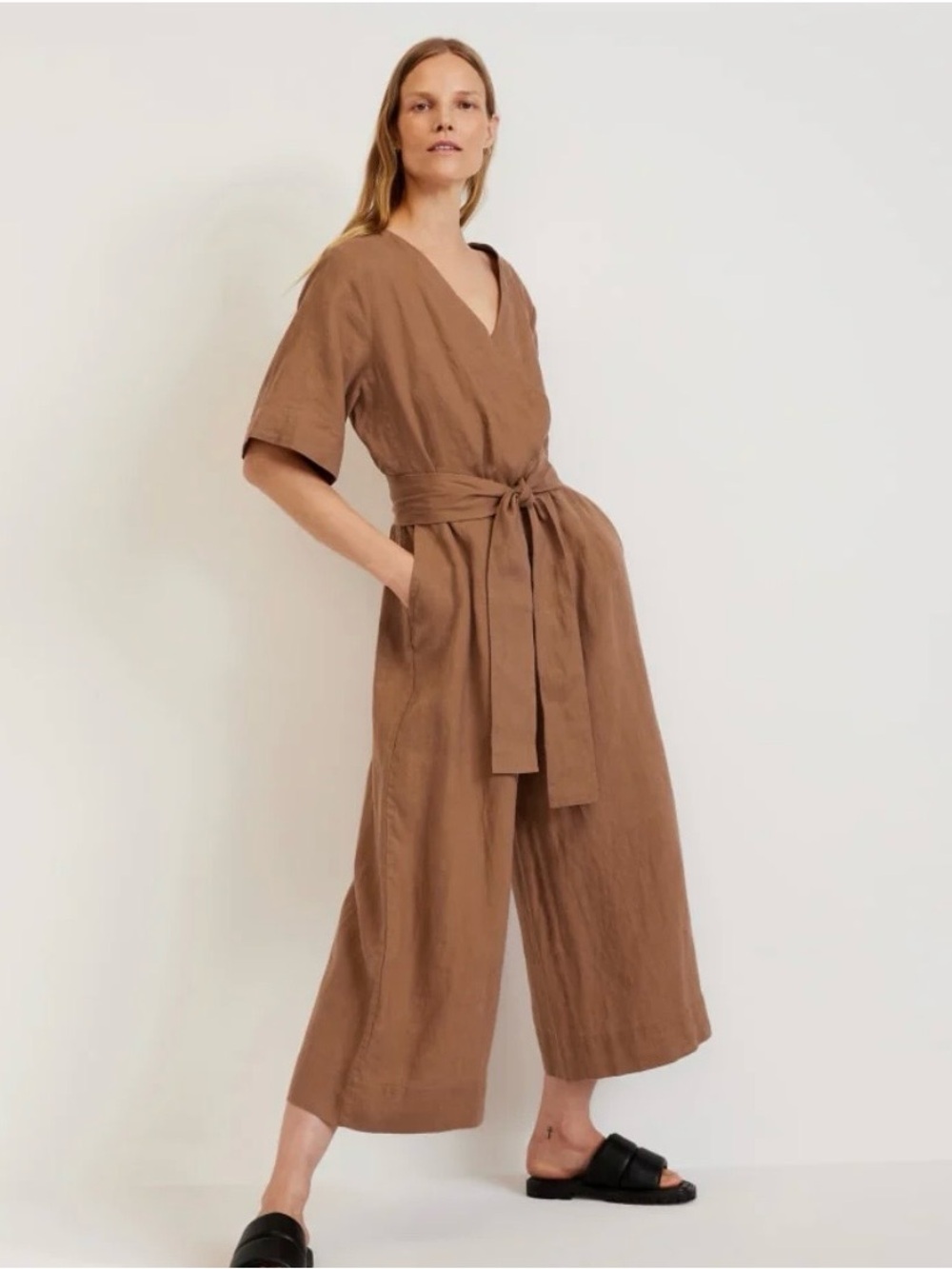 EVERLANE-The wrap jumpsuit in linen. Carob Brown. - Picture 16 of 16